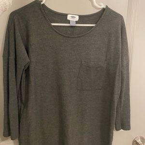 grey 3/4 sleeve shirt